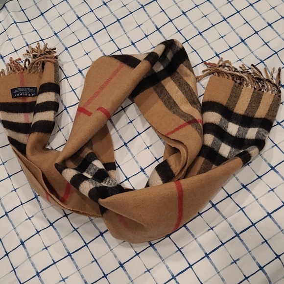 Burberry scarf - Picture 3 of 6